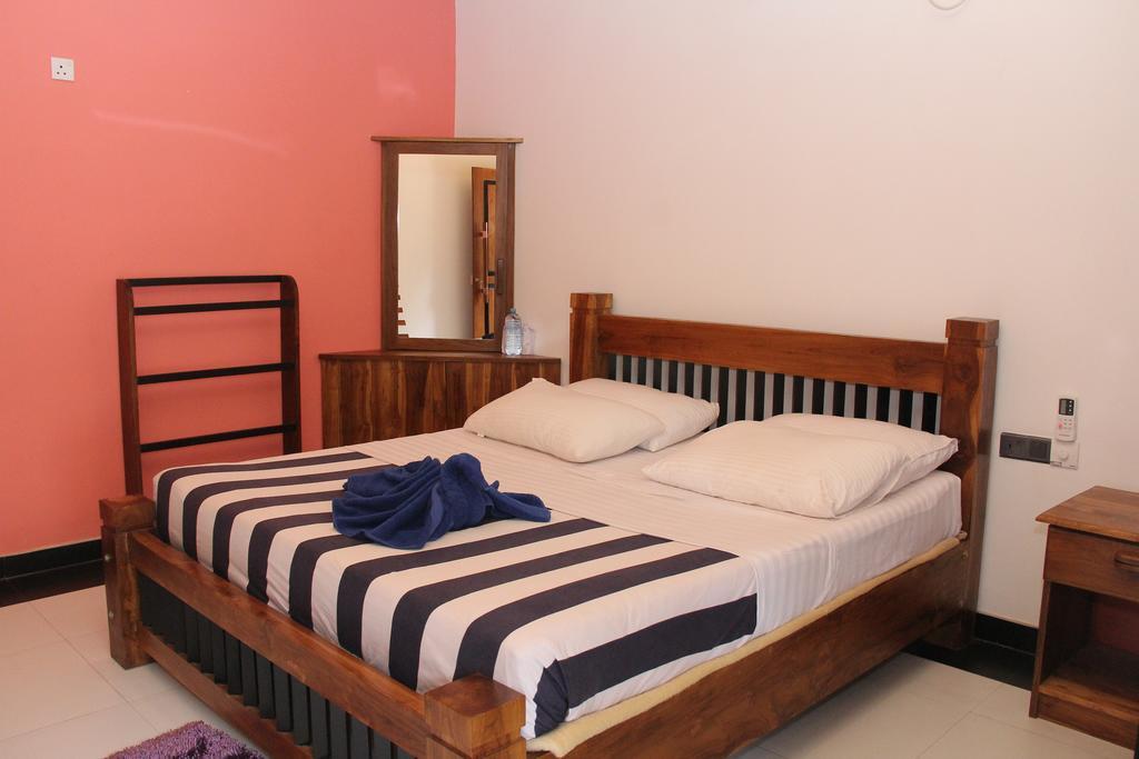 מיהינטלה Eco Hotel Black & White - Anuradhapura מראה חיצוני תמונה