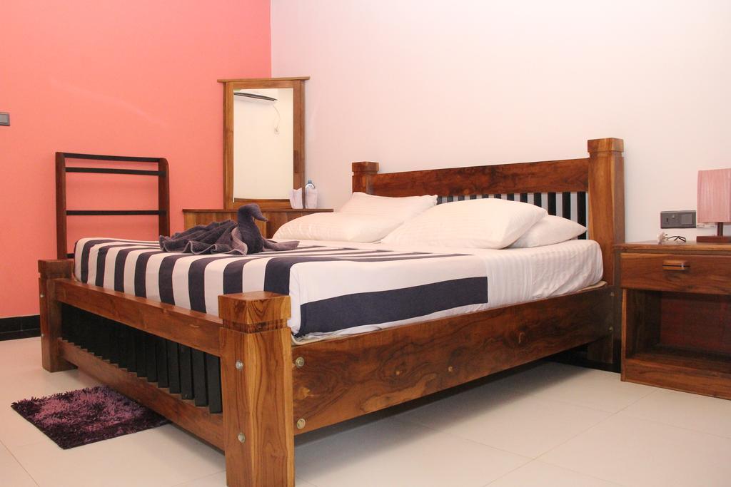 מיהינטלה Eco Hotel Black & White - Anuradhapura מראה חיצוני תמונה