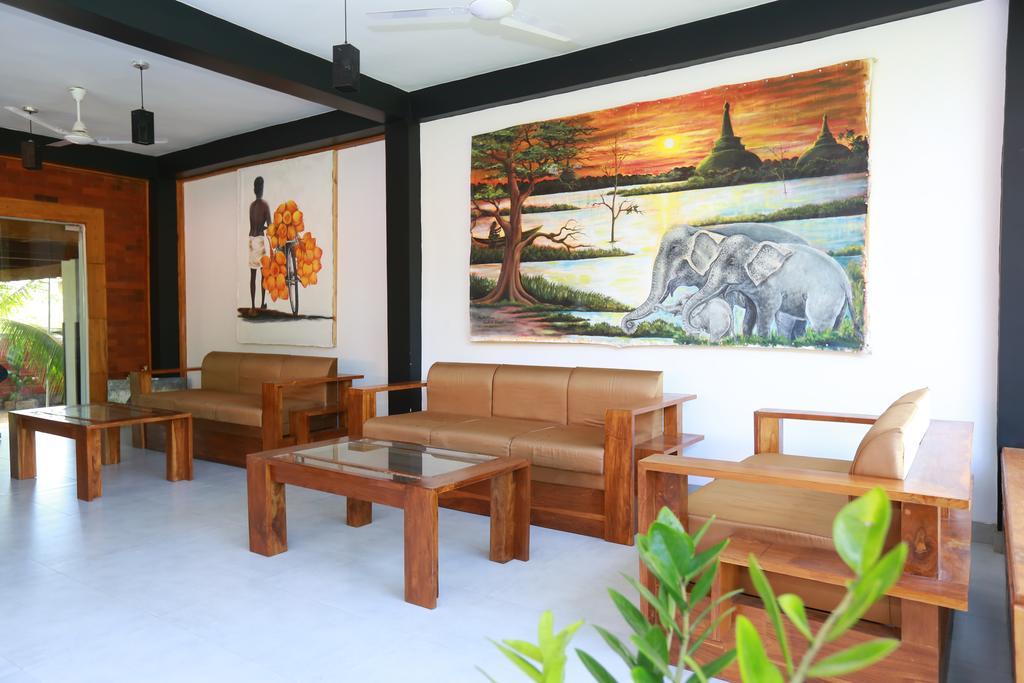 מיהינטלה Eco Hotel Black & White - Anuradhapura מראה חיצוני תמונה