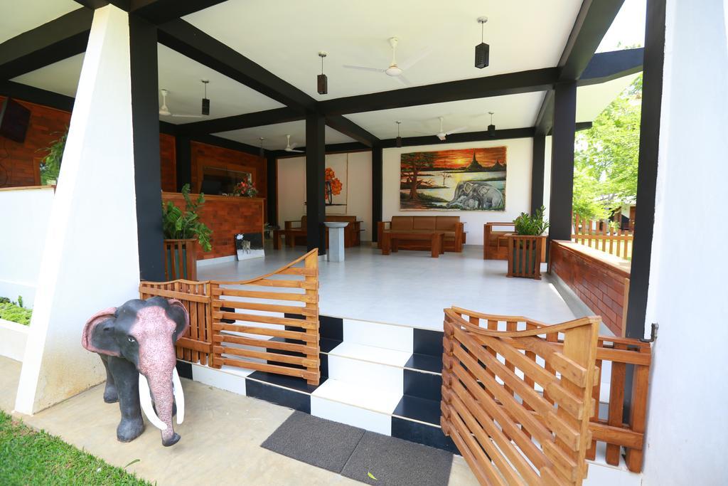 מיהינטלה Eco Hotel Black & White - Anuradhapura מראה חיצוני תמונה