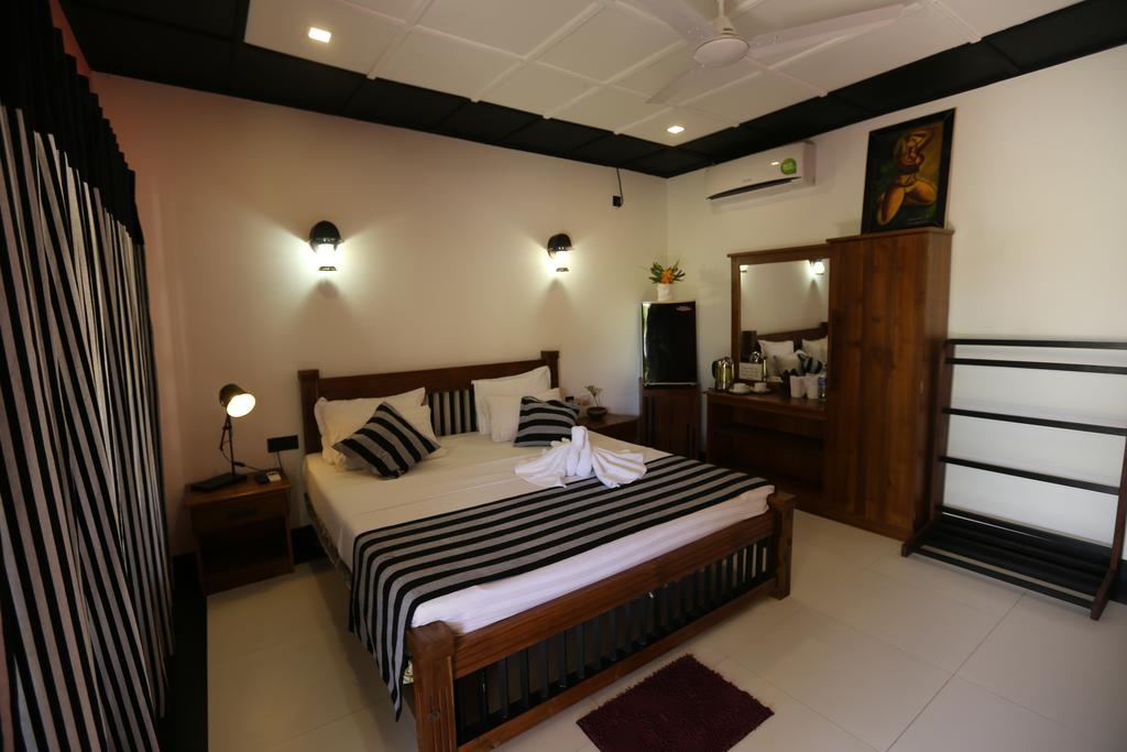 מיהינטלה Eco Hotel Black & White - Anuradhapura מראה חיצוני תמונה