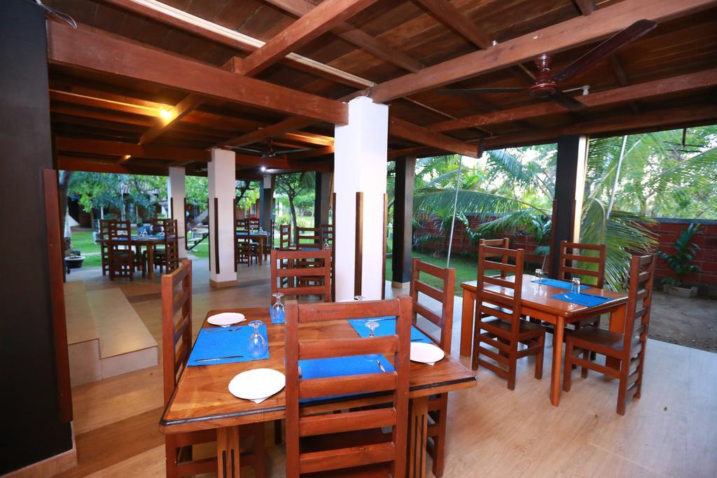 מיהינטלה Eco Hotel Black & White - Anuradhapura מראה חיצוני תמונה